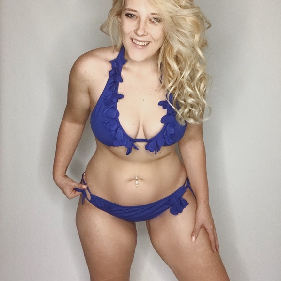 Blue bikini - Picture 2 of 7